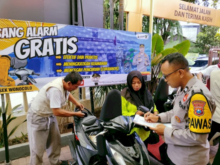 Pasang Alarm Gratis di Polsek Wonocolo Sepuluh Pendaftar Pertama Diberi Bonus Buah Durian